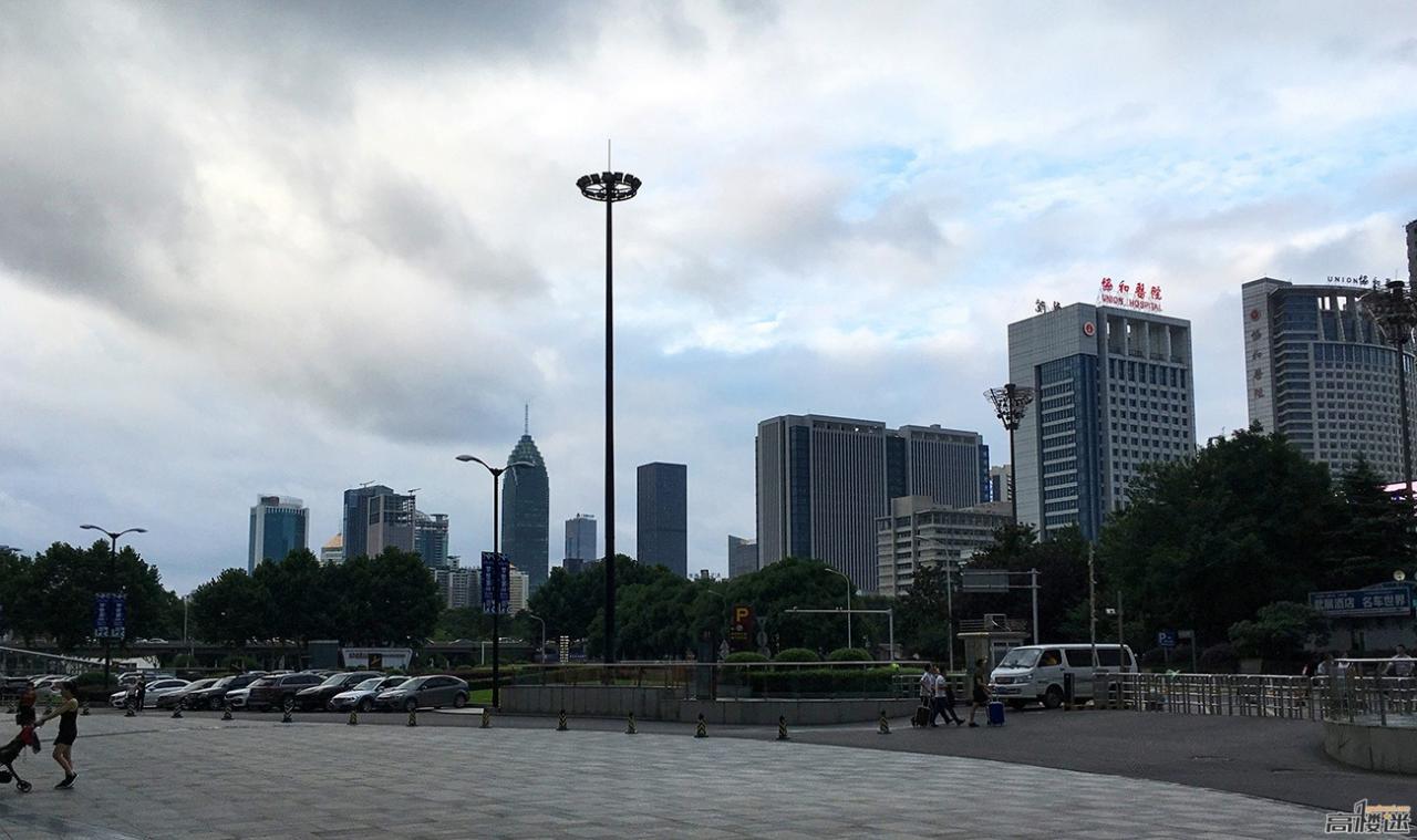 实拍武汉:一座美丽的城市,第一高楼,武汉最繁华的地方在这里