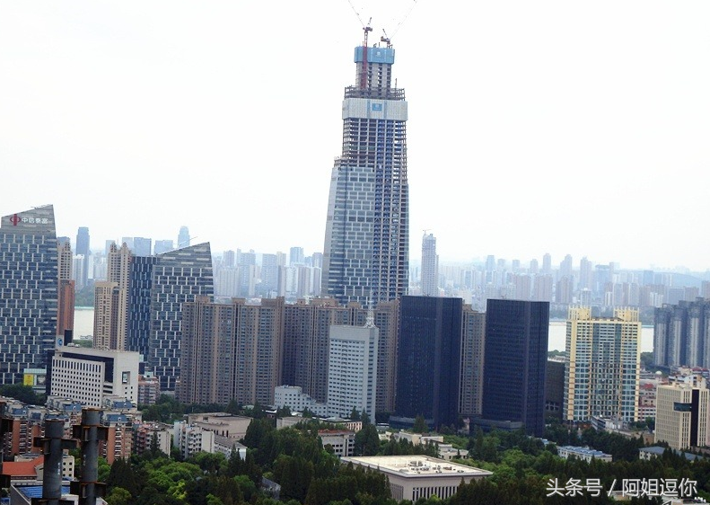 最近看自媒体信息居然还是有人说武汉是大县城？