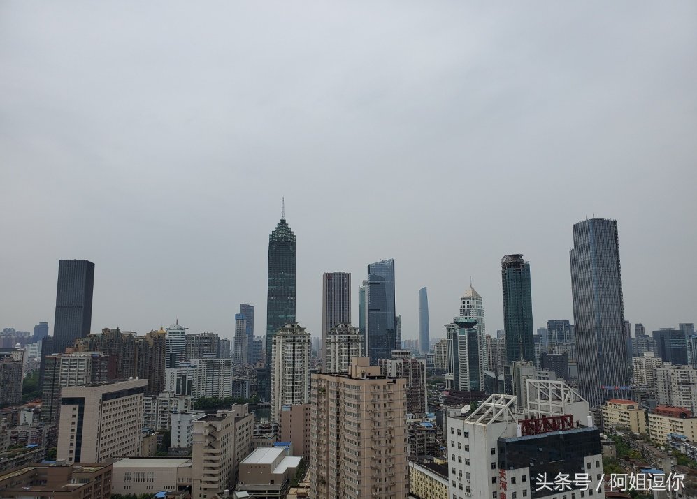 最近看自媒体信息居然还是有人说武汉是大县城？