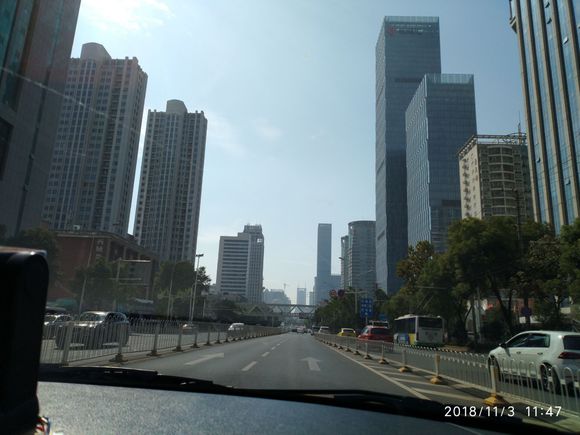 实拍武汉:一座美丽的城市,第一高楼,武汉最繁华的地方在这里